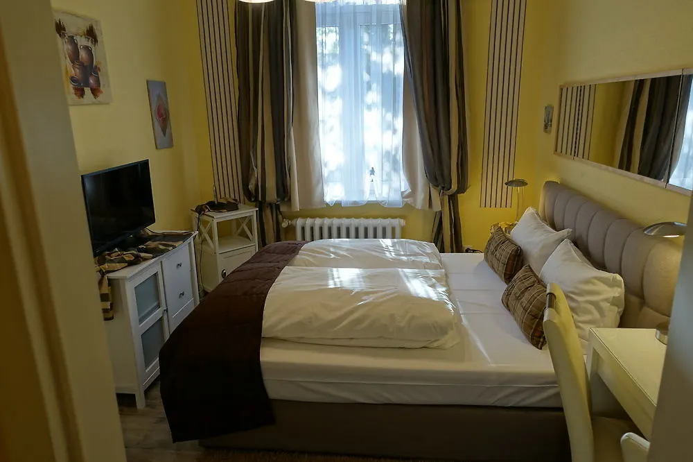 ***  Hotel Villa Konstanz Berlín Alemania